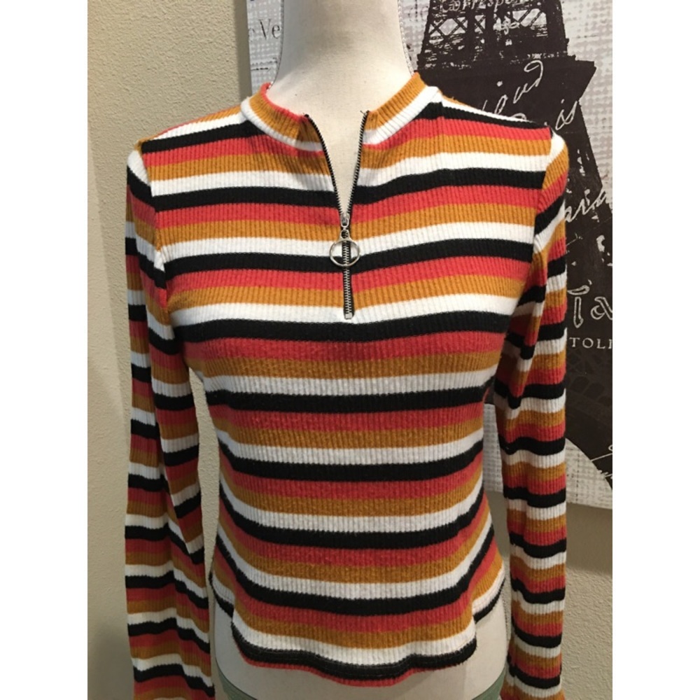 🌷Super cute, striped soft and comfy cropped sweater.